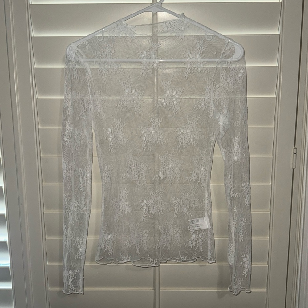 White lace long sleeve under shirt